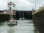 Dies ist die höchste Schleuse im Kanal, man sieht die zwei Stufen deutlich