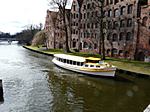 Schiff am Salzspeicher