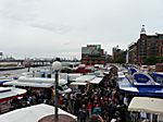 Hamburger Fischmarkt, jetzt schon um 08:00 ... die Leute werden "normaler"
