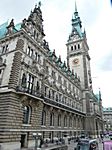 Blick auf das Rathaus während der Stadtrundfahrt