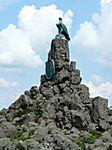 Blick auf das Fliegerdenkmal
