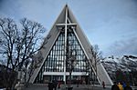 8. oder 9. Tag - TROMSØ - es war kurz nach Mitternacht vor der Eismeerkathedrale