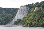 Kreidefelsen und Königstuhl .... mit einem kleine Boot vom Wasser aus