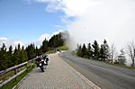 Auf der Rossfeldpanoramastrasse - links Deutschland - rechts Österreich