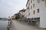 Spaziergang am Innkai in Richtung Schaiblingsturm, vorbei an unserem Hotel
